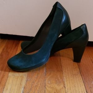 Emerald green 8.5 leather pumps